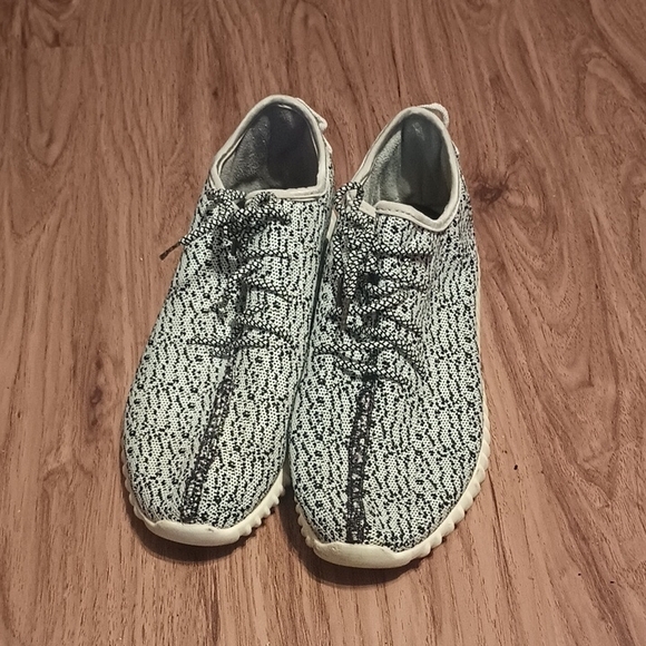 adidas gazelle silver green womens YEEZY 350 V1 TURTLE DOVE (PRE-OWNED) AQ4832 SIZE 9 – Original Grail main image 0